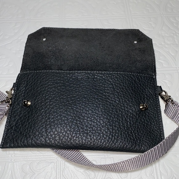 Jesse & Co Soft Gray Leather Wallet with Detachable Crossbody Nylon Strap - Picture 6 of 7